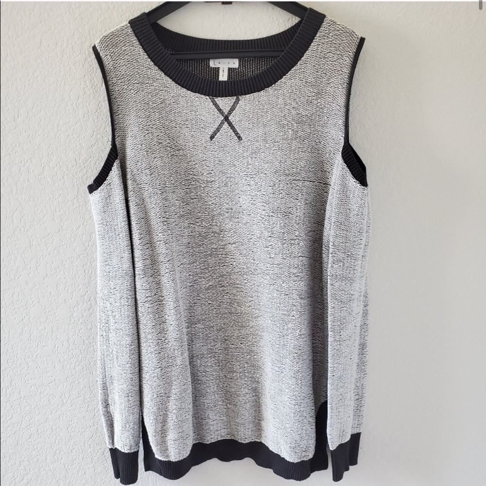 Leith cold shoulder textured longsleeve sweater